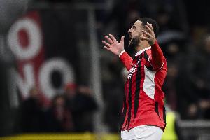 官方赛程-米兰跟队:沃克右肘骨折手术成功,开启康复进程