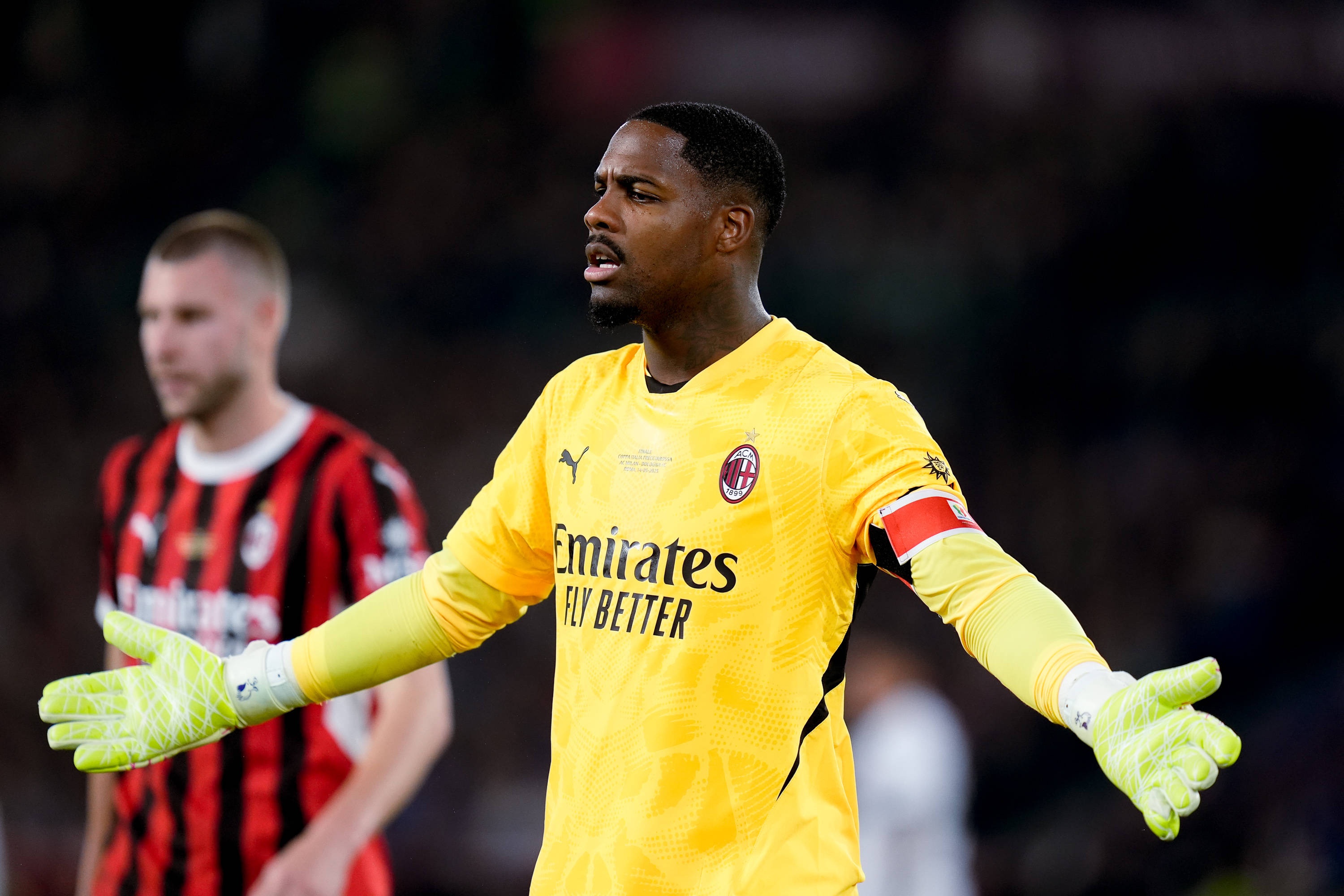 世界赛官网-切尔西1800万欧元求购迈尼昂遇阻,阿莱格里敦促米兰留住门将