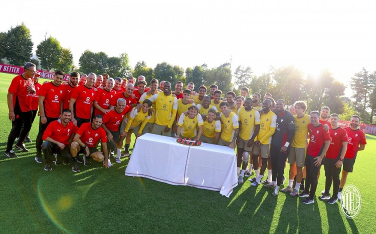 世界赛官网-米兰官方更新社交媒体,晒全队为莫德里奇过40岁生日