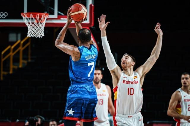 官方赛程-路标38分惊出美国冷汗 后场防线成梦之队冲冠大患